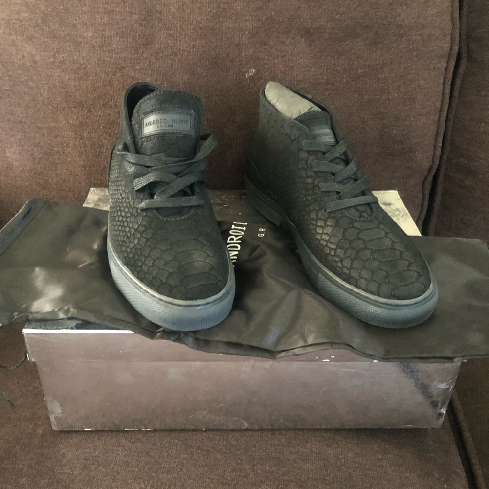 Shoes - Picture 2 of 4
